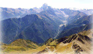 Monviso y Cuenca del Pr� vistas por punta Cerisira  (2822 m.) �R. Scottish